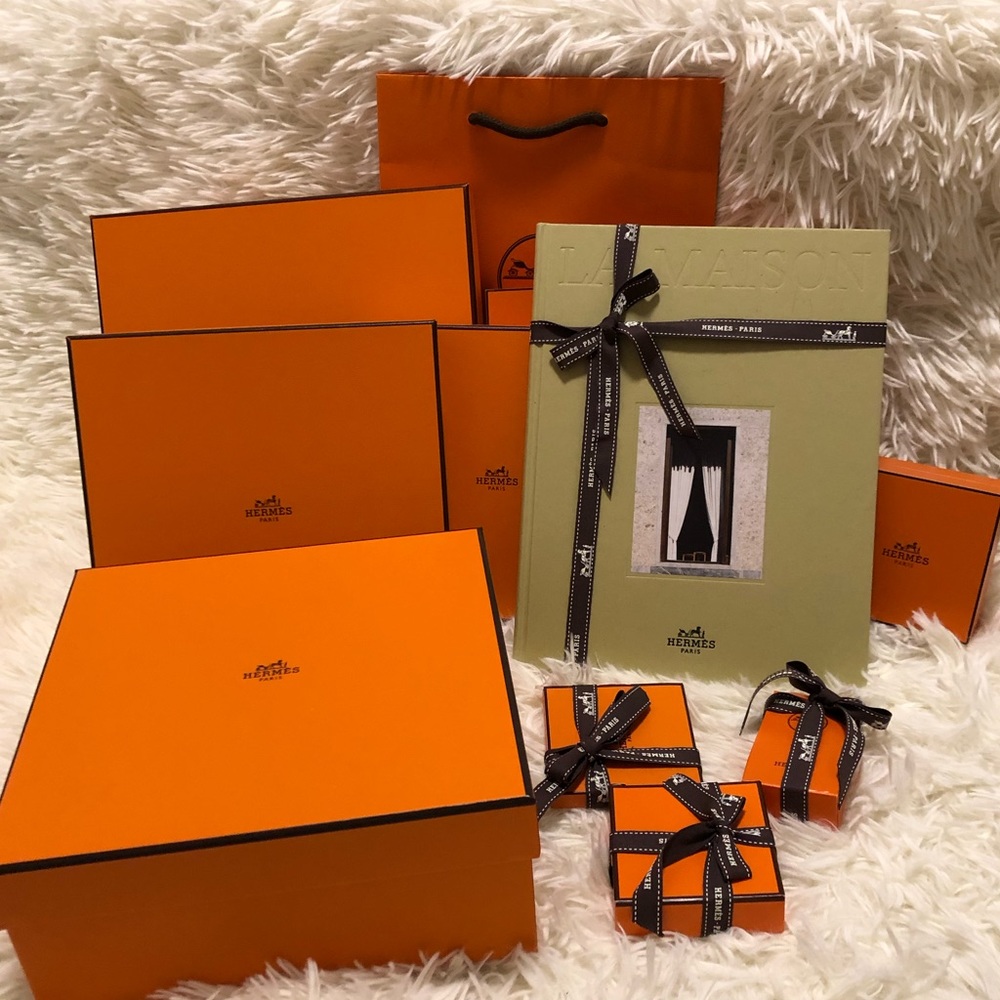 Hermès Table Book Only (Free Paper Bag only, ribbon not included) - Picture 2 of 8